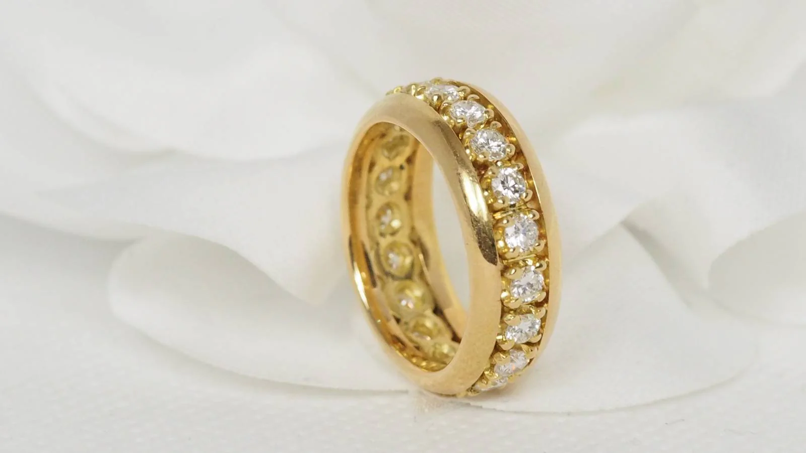 American wedding ring in yellow gold and diamonds - Image 4