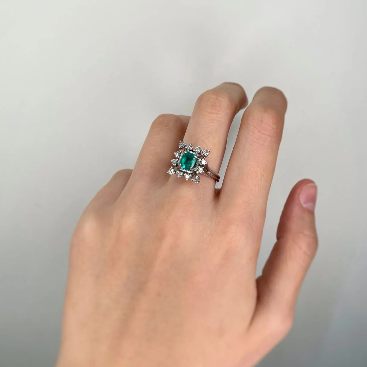 Ring - Gold, emerald &amp; diamonds - Image 4
