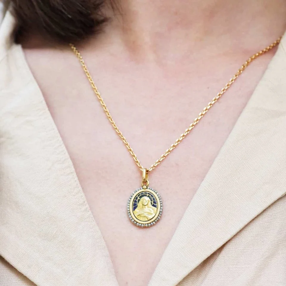 Gold Art Nouveau Virgin Mary medal - Image 2