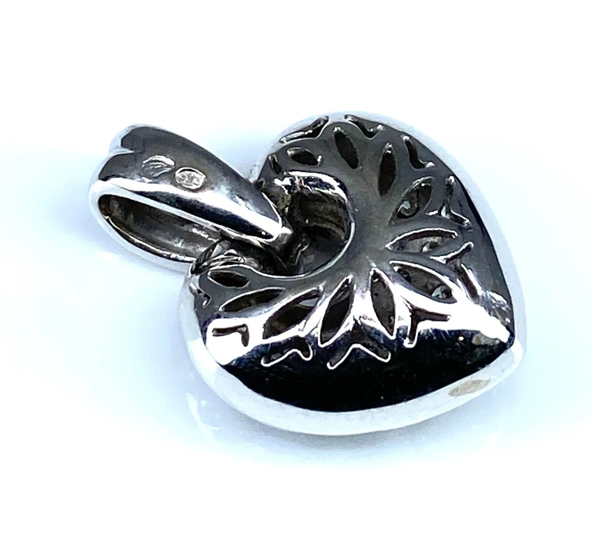 Heart pendant in 18-carat white gold set with 29 diamonds - Image 2