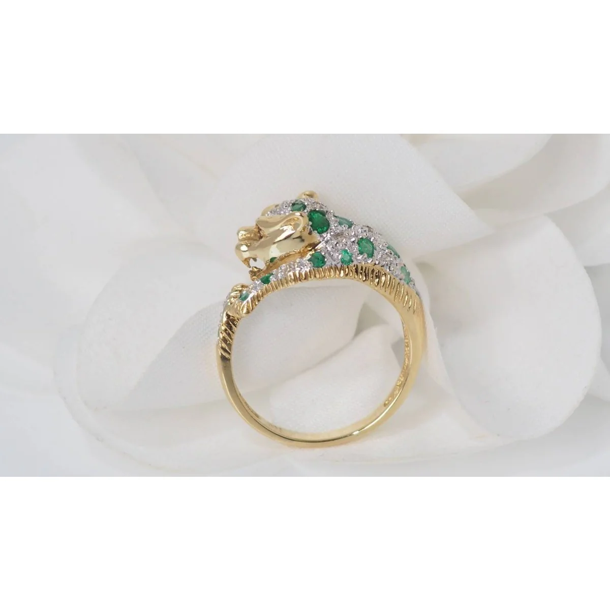 Panthère ring in yellow gold, rubies, emeralds and diamonds  - Image 8