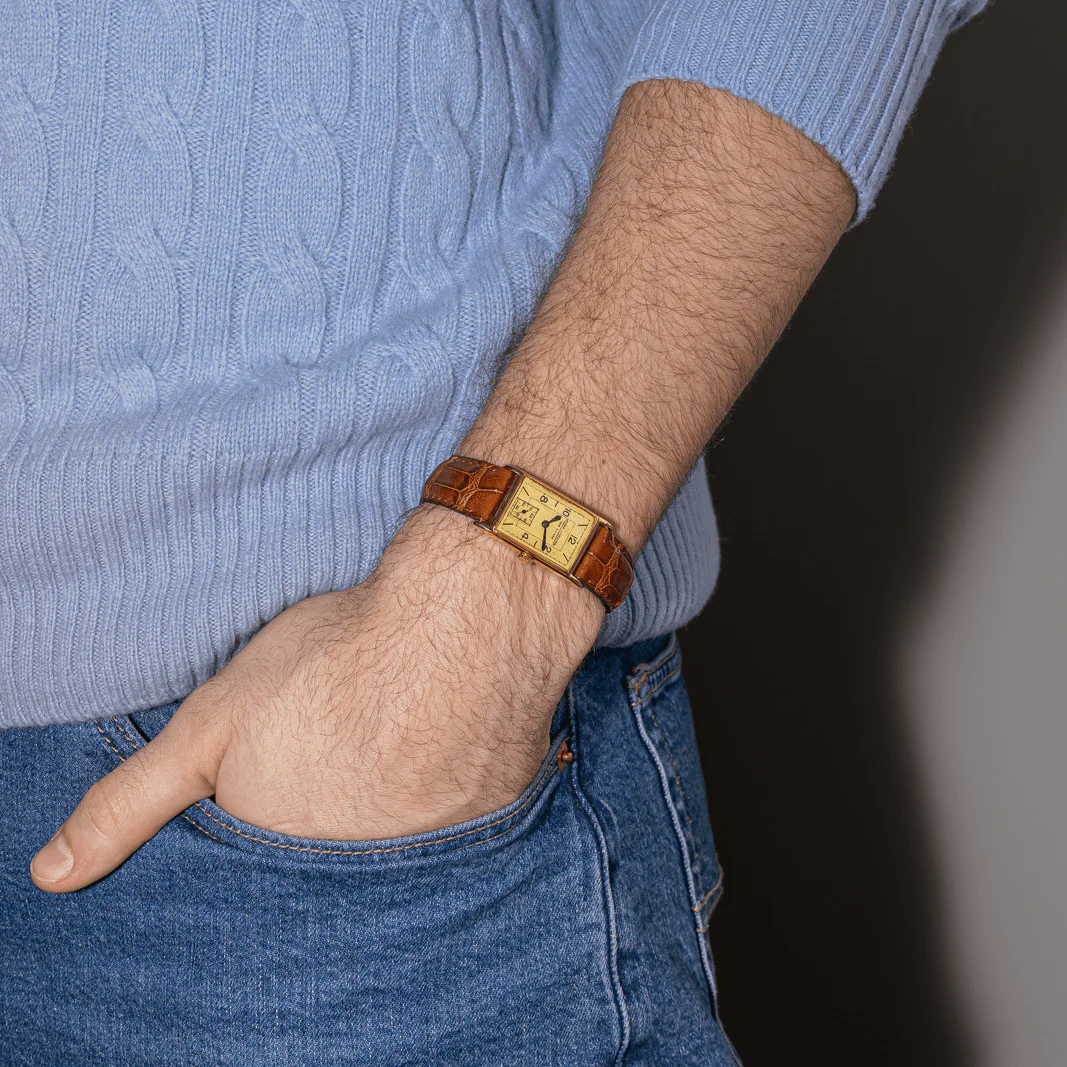 Watch JAEGER-LECOULTRE "Vintager" in yellow gold, sapphire and leather - Image 2
