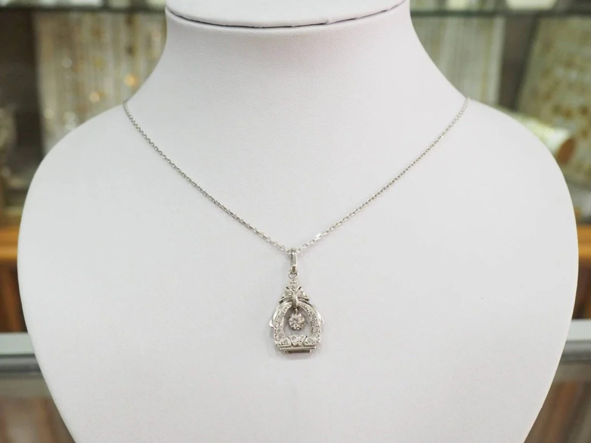1930s art deco pendant in white gold and diamonds  - Image 2