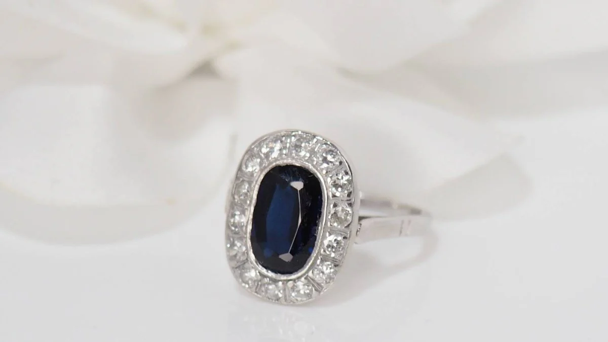 Platinum, sapphire and diamond ring  - Image 5