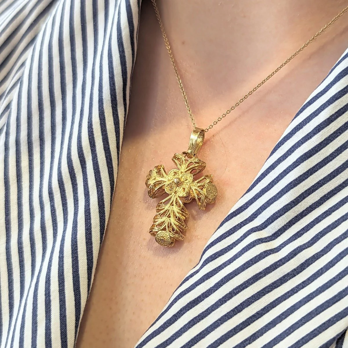 Filigree Cross Pendant in Yellow Gold - Image 4