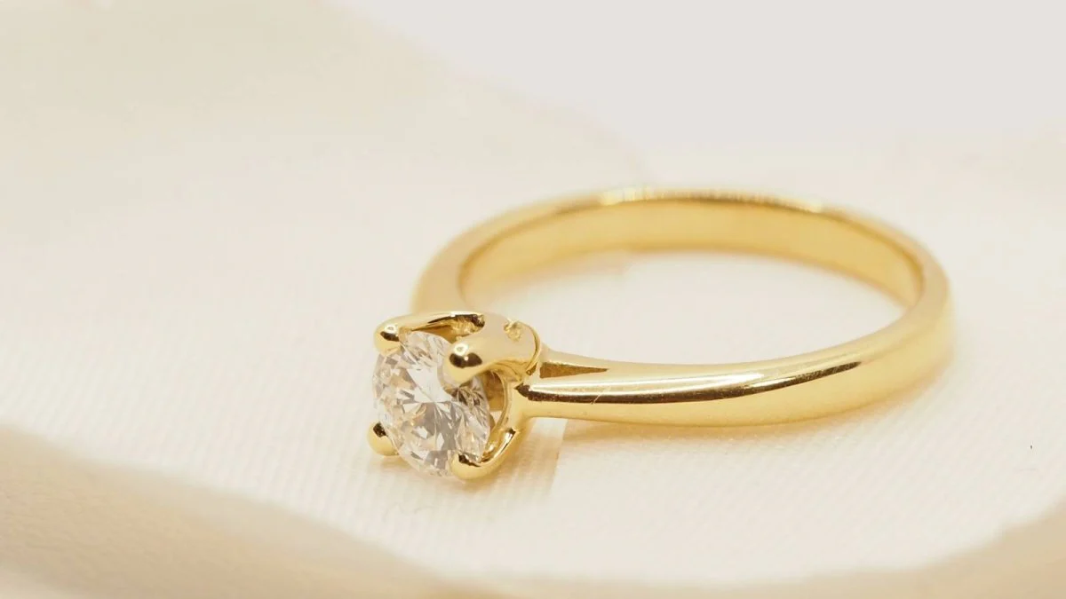 Solitaire ring in yellow gold and diamond - Image 5