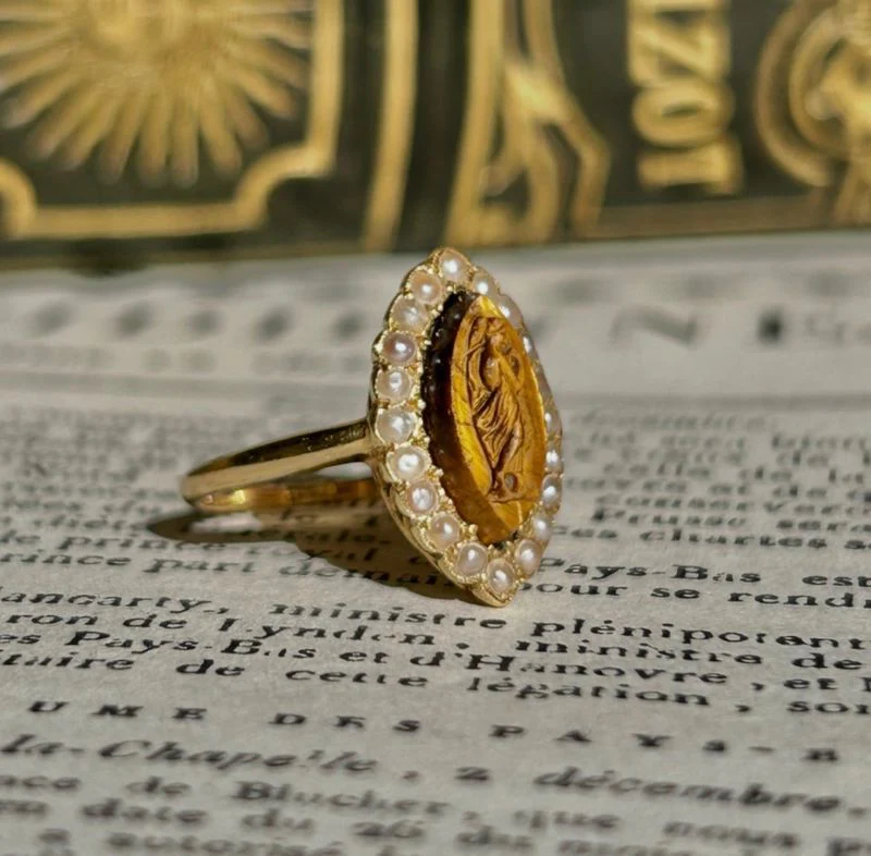 Ring antique in yellow gold 18k tiger eye and pearls - Image 2