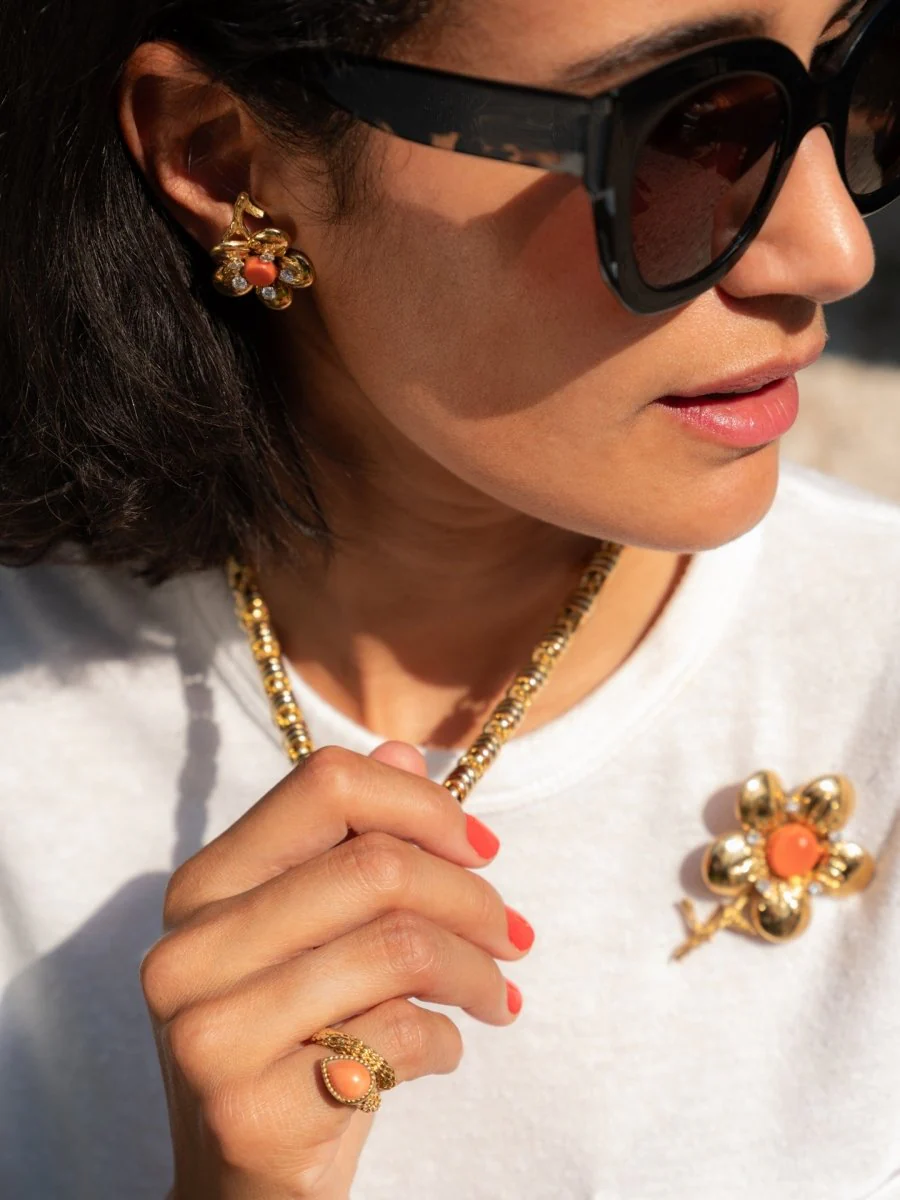CHAUMET Clip brooch in yellow gold, pink coral and diamonds - Image 5