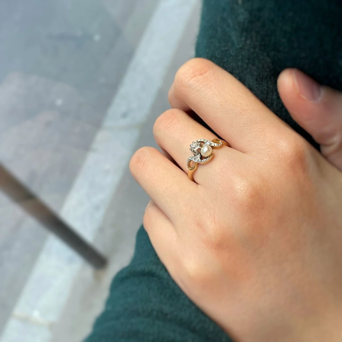 You and Me ring in yellow gold, white gold, pearl and diamonds - Image 2