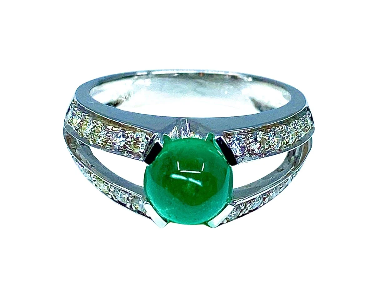 18k white gold cabochon emerald and diamond ring - Image 3