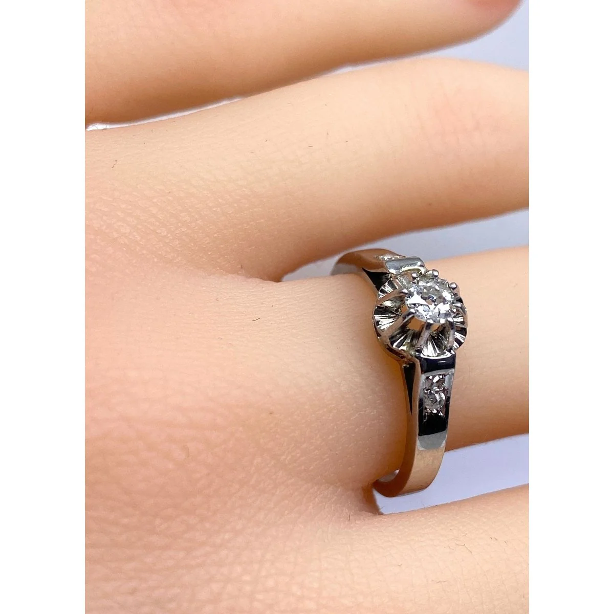 Ring Solitaire in white gold and diamonds - Image 6