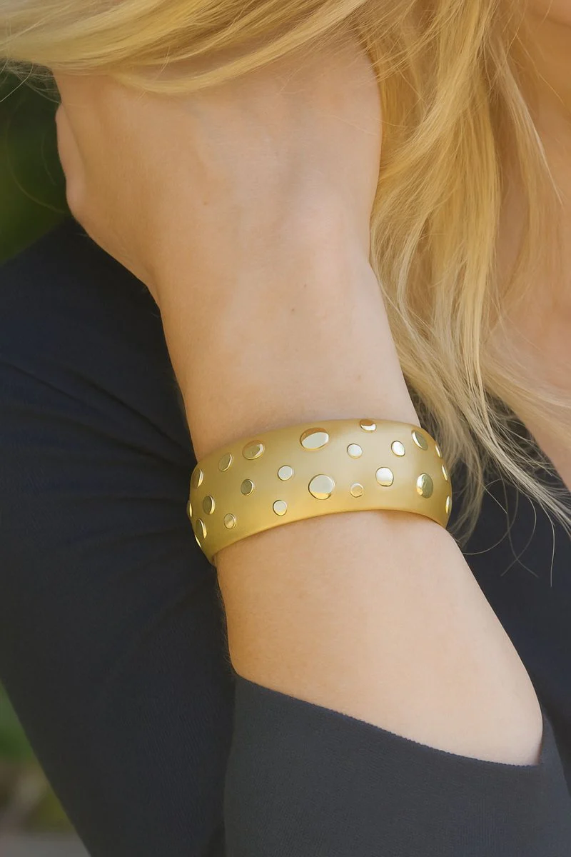 Large amati gold bracelet - Image 8