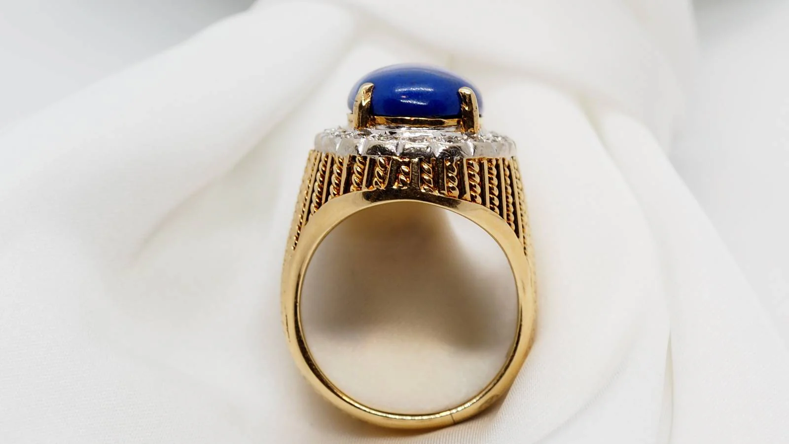 Yellow gold ring, Lapis Lazuli cabochon and diamonds  - Image 5