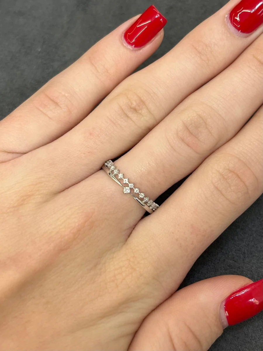 White gold and 0.12 ct diamond wedding band - Image 2