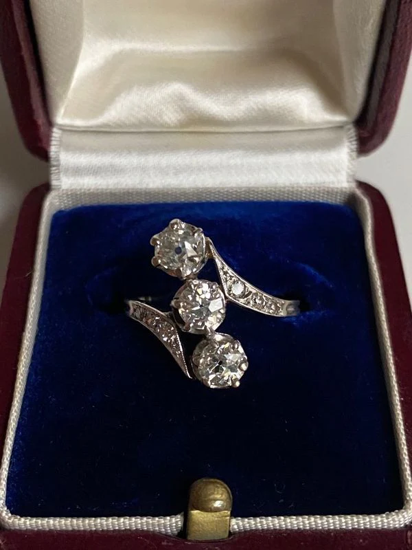 Ring Belle Epoque in paltinium set with 3 diamonds - Image 6