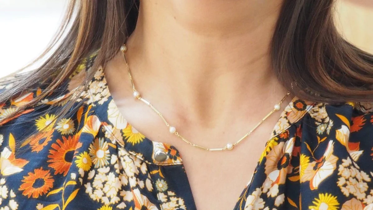 Maille necklace in yellow gold and cultured pearls - Image 2
