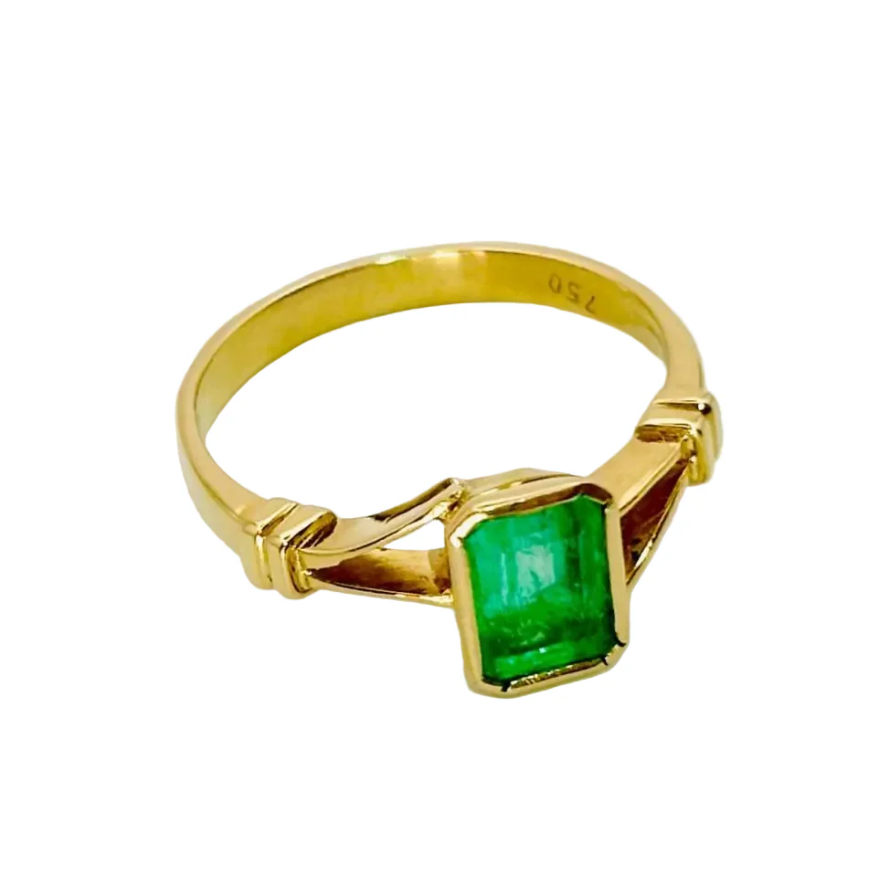 Solitaire ring in yellow gold and emerald  - Image 4