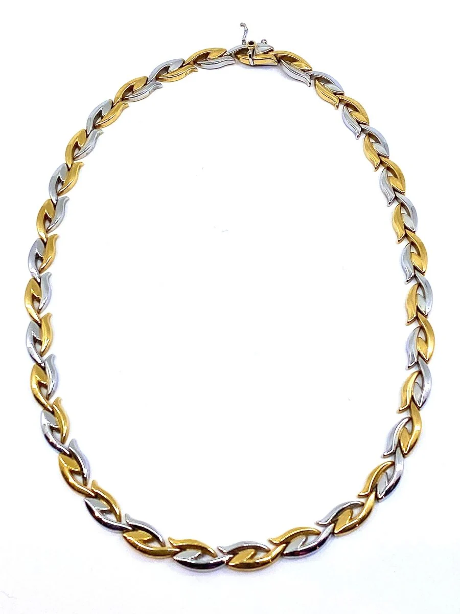 Necklace and bracelet in 18-carat white and yellow gold forming a set.