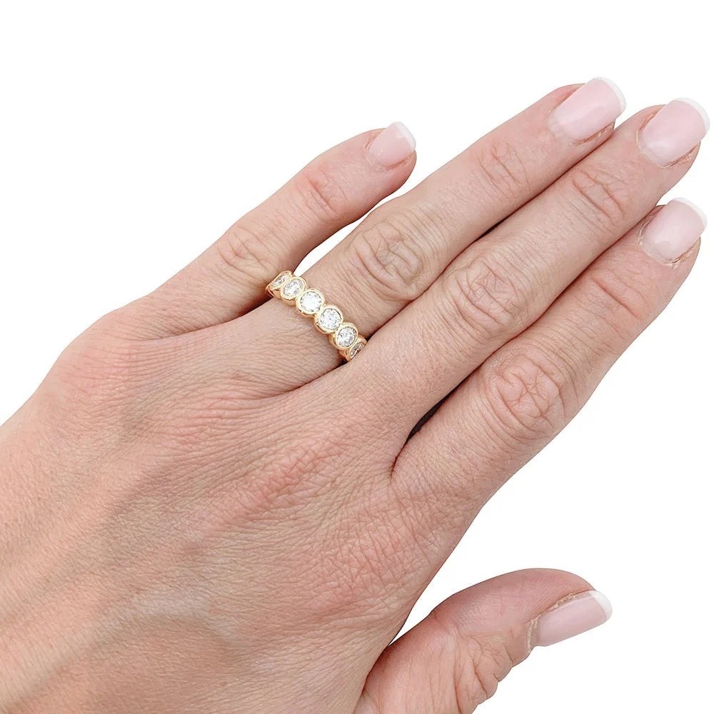 Full circle wedding ring in yellow gold, diamonds - Image 7