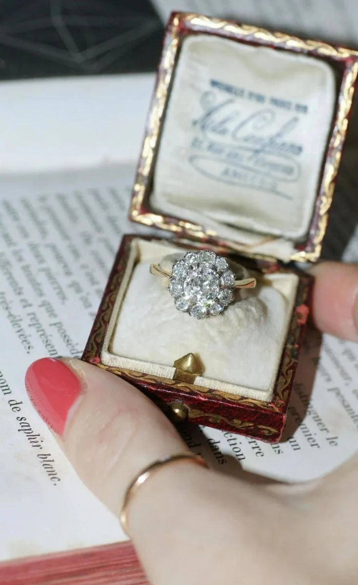 Marguerite ring in gold, platinum and diamonds - Image 10