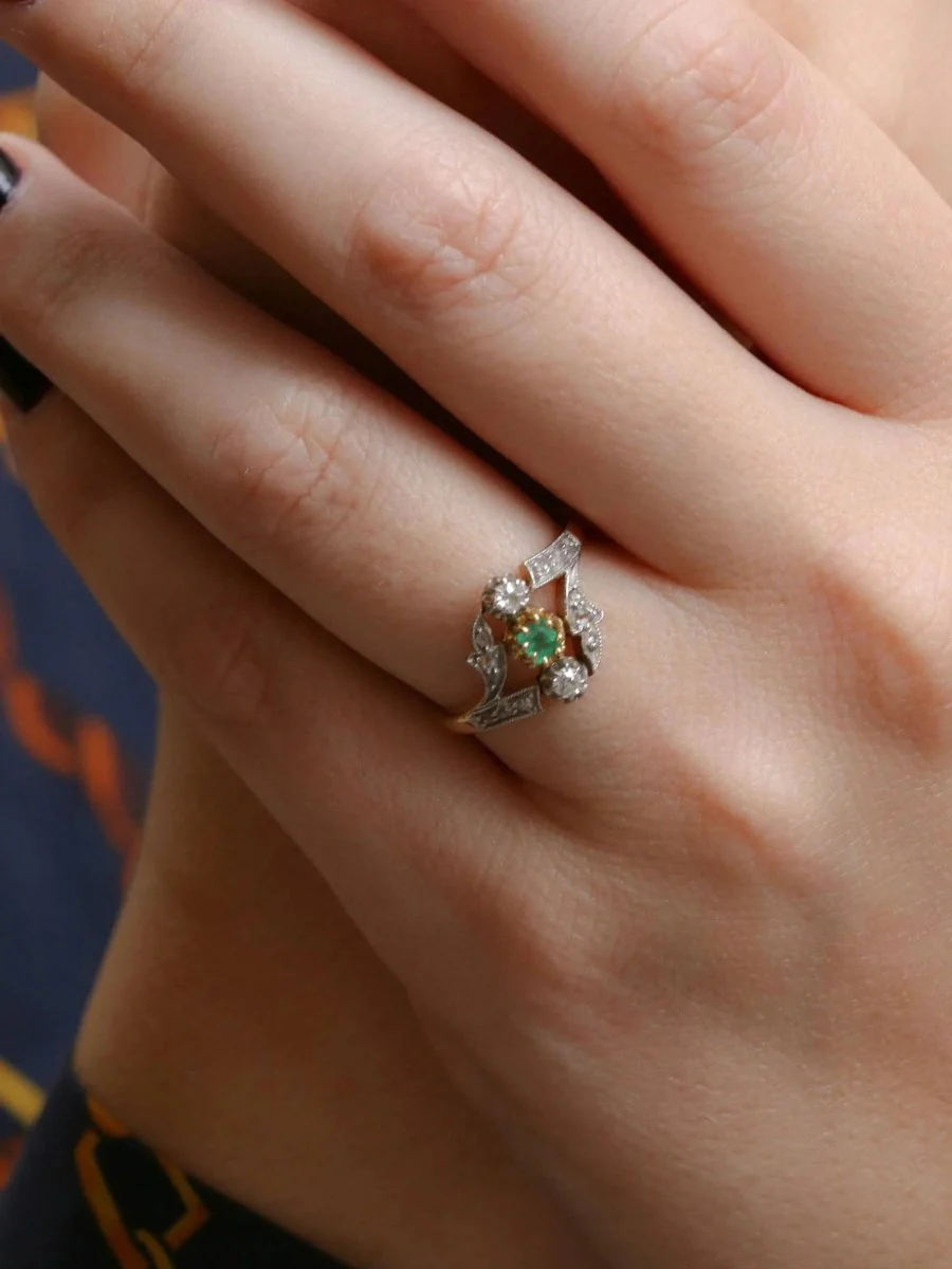 Art Nouveau ring in gold, diamonds and emerald - Image 2
