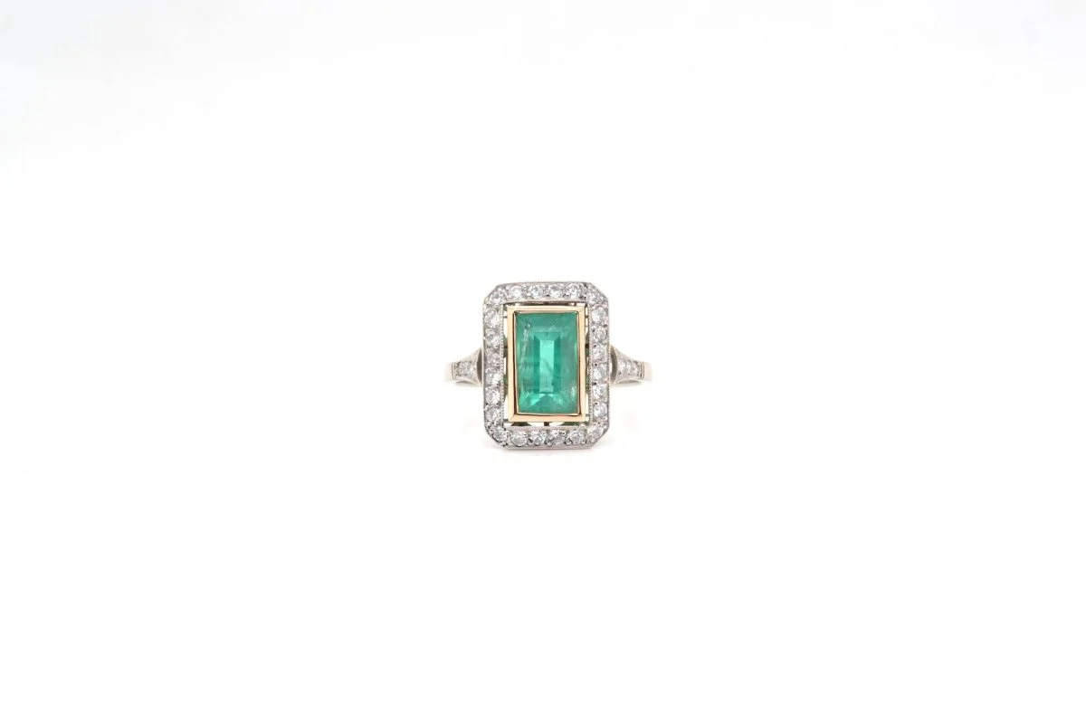 Rectangle shaped ring set with an emerald - Image 4