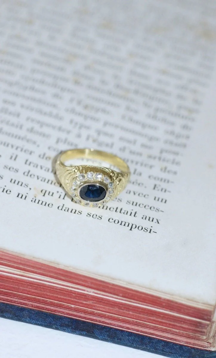 Sapphire dome ring surrounded by diamonds - Image 10