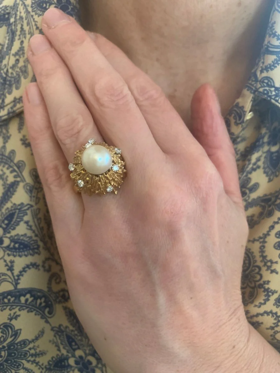 ANDREW GRIMA dome ring in yellow gold, pearl and diamonds - Image 3