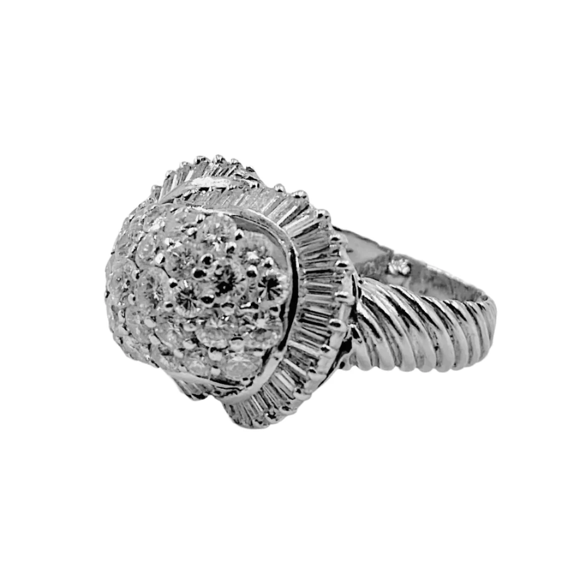Dome ring in white gold and diamonds - Image 3