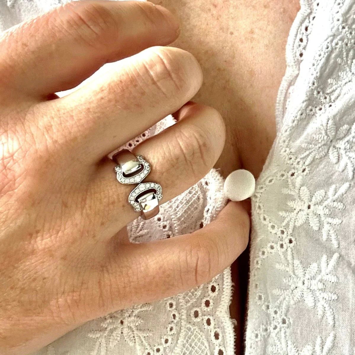 Ring CARTIER "Double C" in white gold and diamonds - Image 2