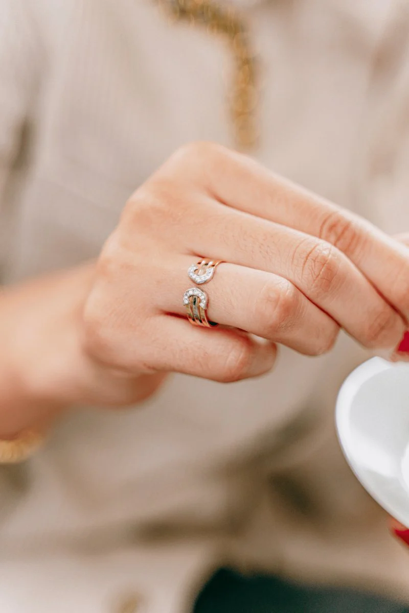 CARTIER “Double C” ring, in three golds and diamonds - Image 5
