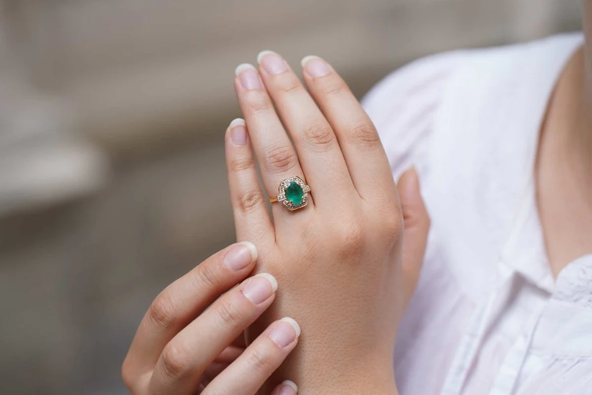 Emerald diamond ring in yellow gold - Image 6