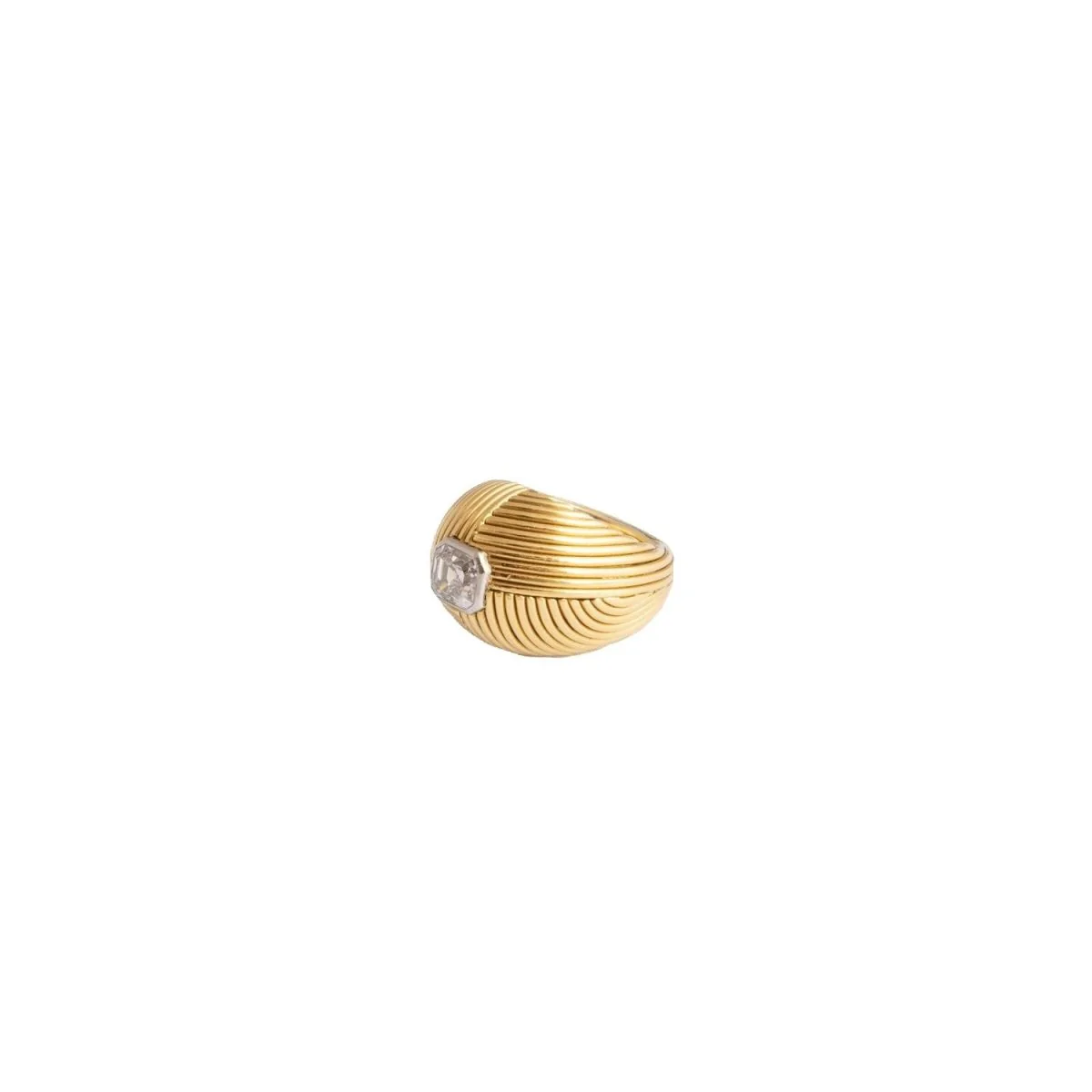 Dome-shaped ring in yellow gold and a bezel-set diamond - Image 3