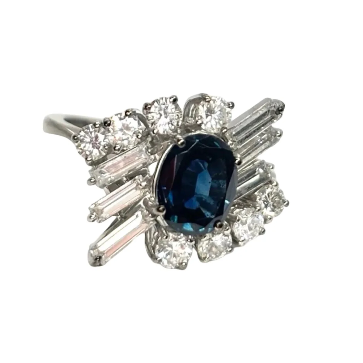 Ring in white gold, sapphire, and diamonds