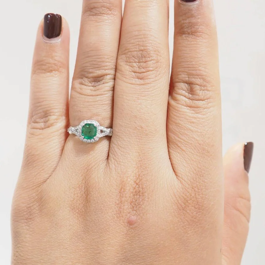 Ring frame in white gold, emerald 0.61ct and diamonds - Image 2