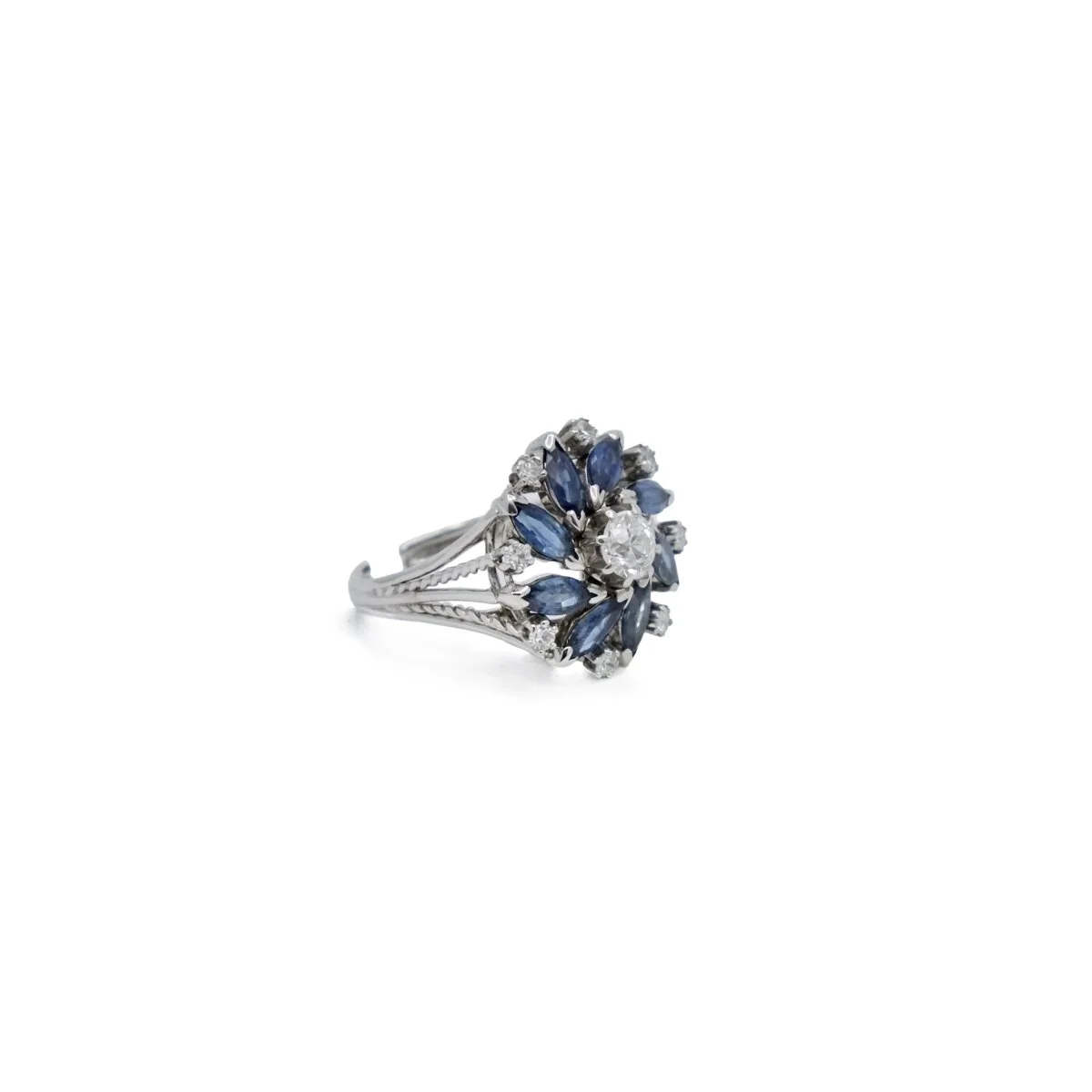 Ring at white gold, sapphires and diamond - Image 3