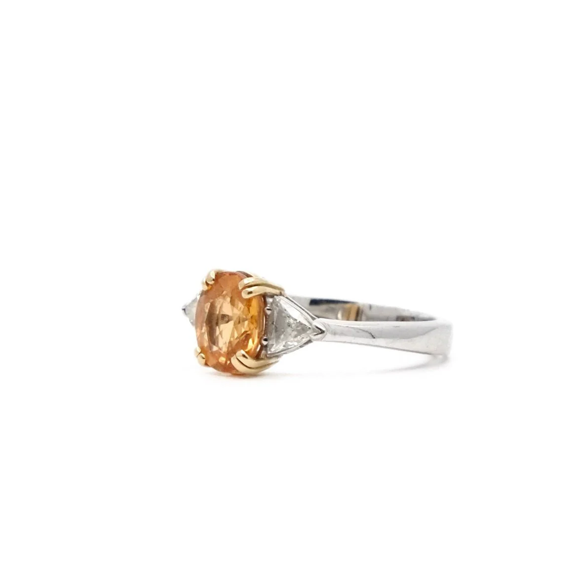 Ring Solitaire in white gold, garnet and diamonds - Image 2