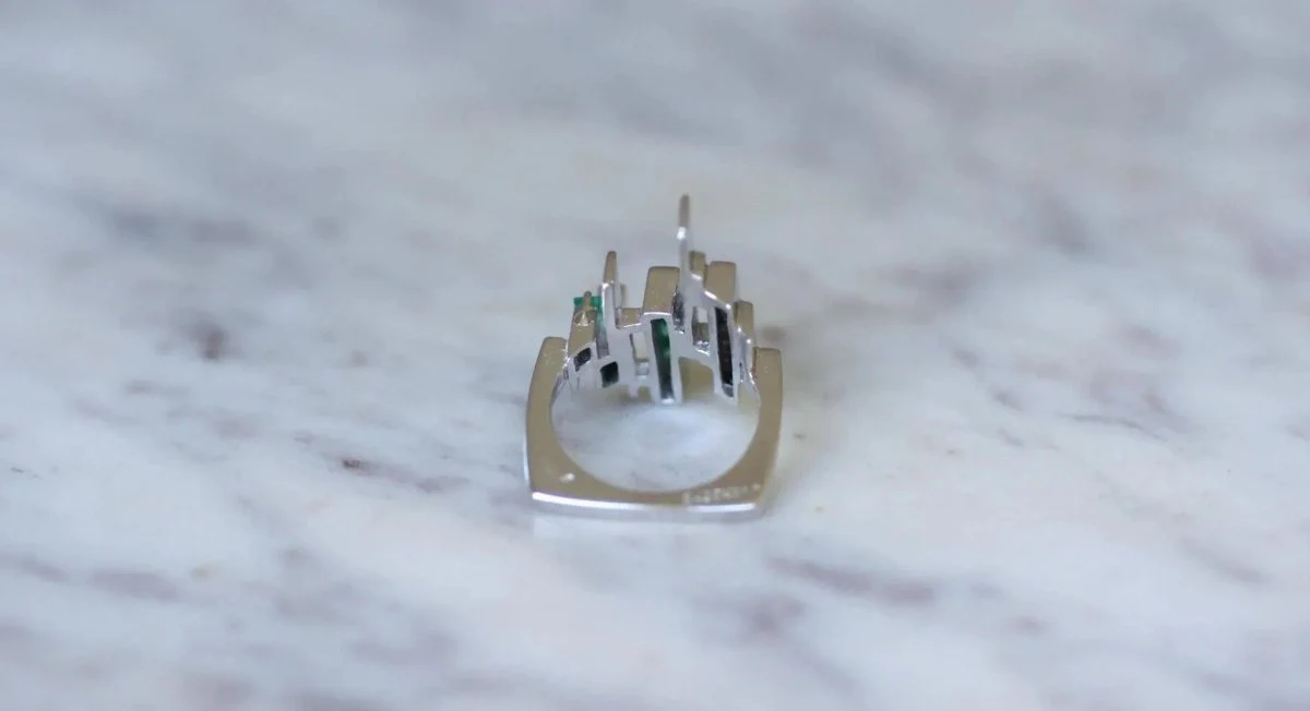 Jean Vendôme Diamond and Emerald Ring in White Gold - Image 9