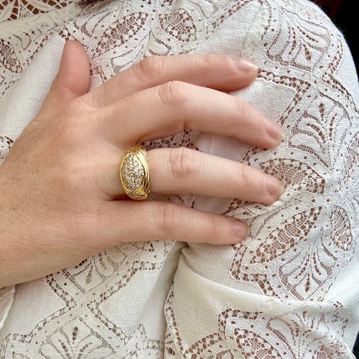 Ring Ring in yellow and diamonds - Image 2