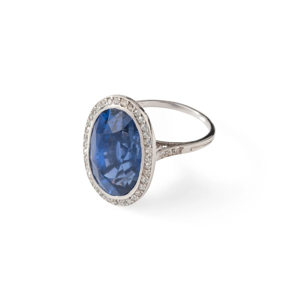 Pompadour ring in platinum, sapphire, and diamonds - Image 4