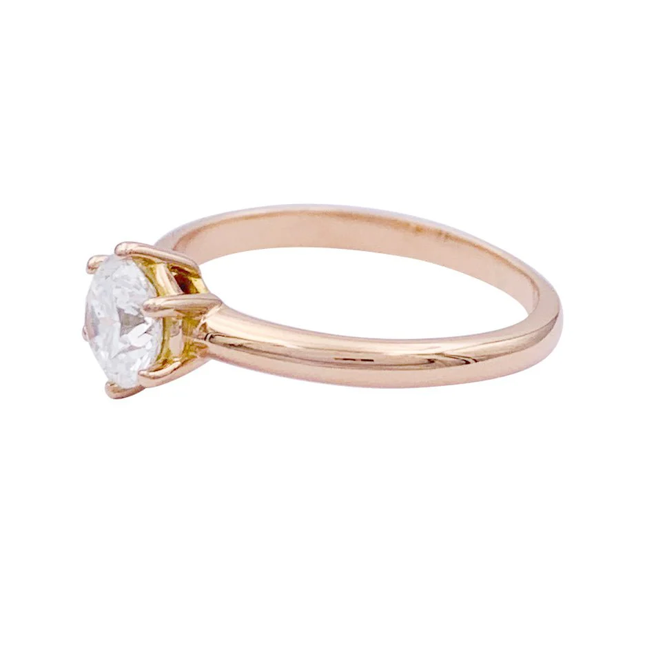 Diamond solitaire ring in rose gold. - Image 2