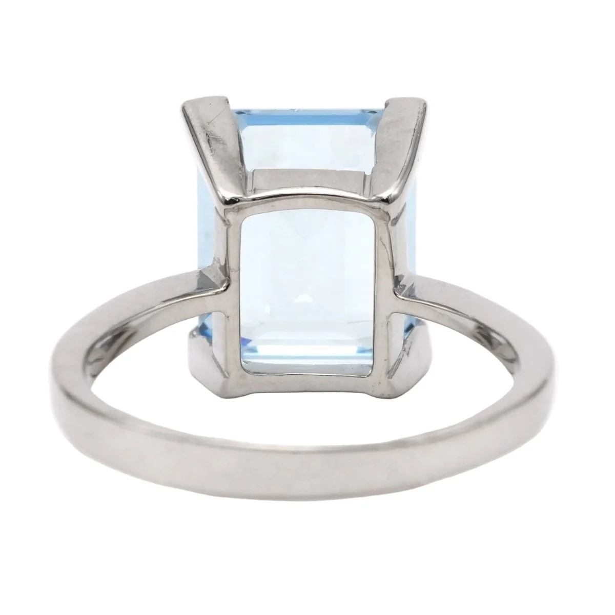White gold and Aquamarine Solitaire Ring - Image 4