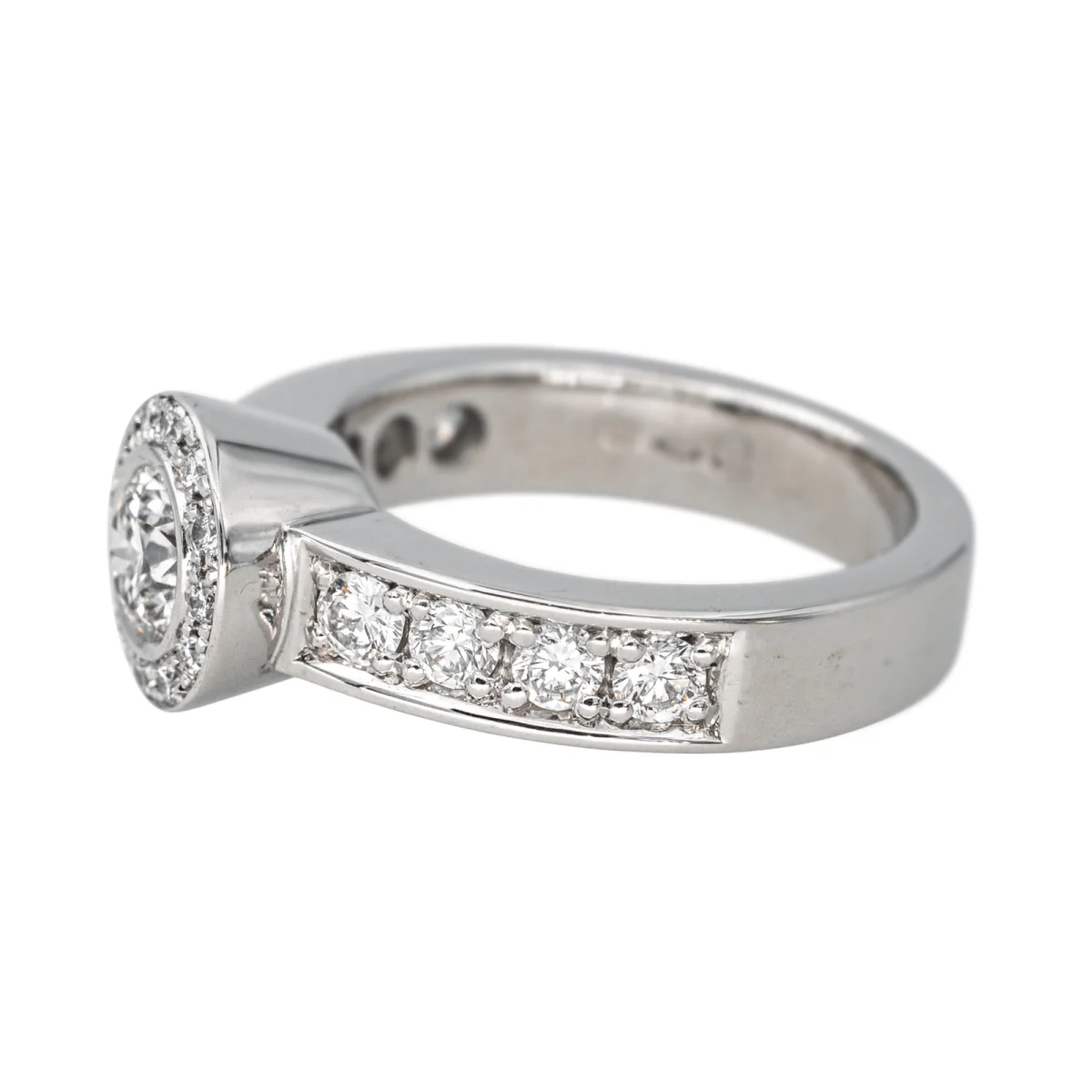 Solitaire ring in white gold and diamonds - Image 4