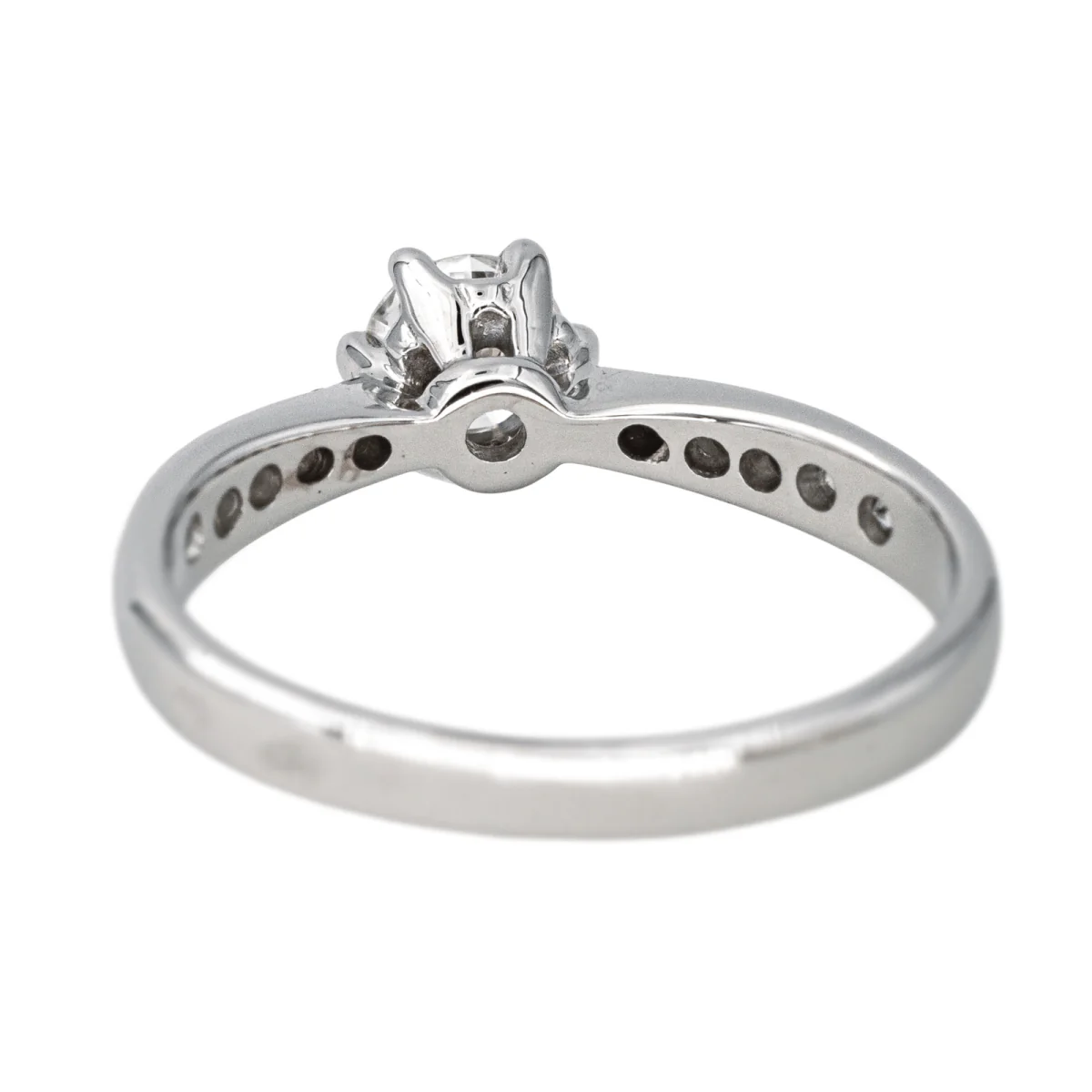 Solitaire ring in white gold and diamonds - Image 5