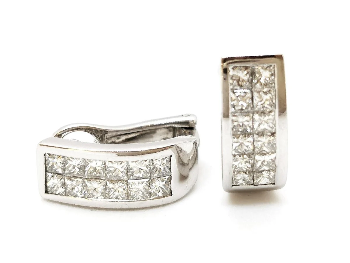 Pavée diamond earrings in white gold - Image 3