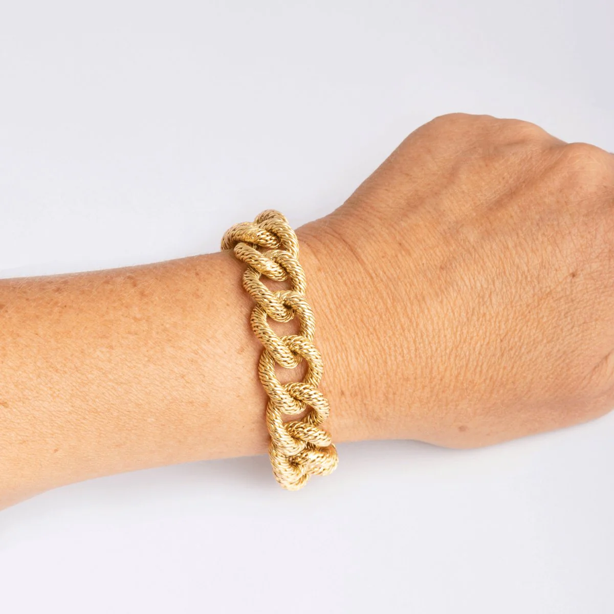 Twisted yellow gold bracelet - Image 2