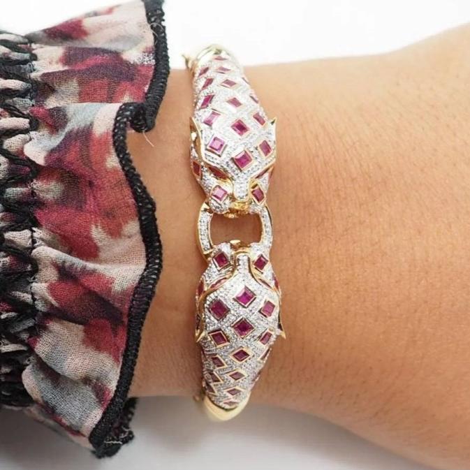 Panthers bangle bracelet in yellow gold, rubies and diamonds - Image 2