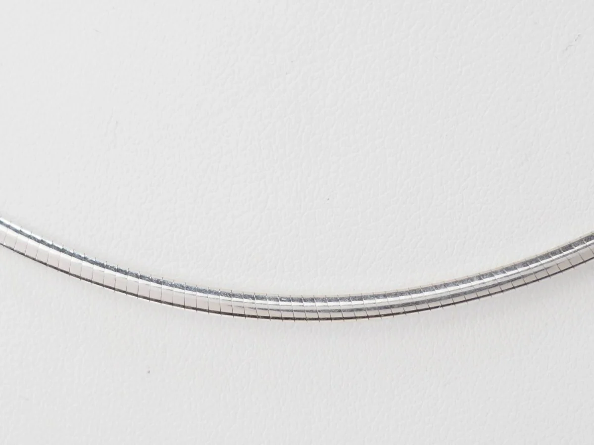 Omega necklace in white gold - Image 5