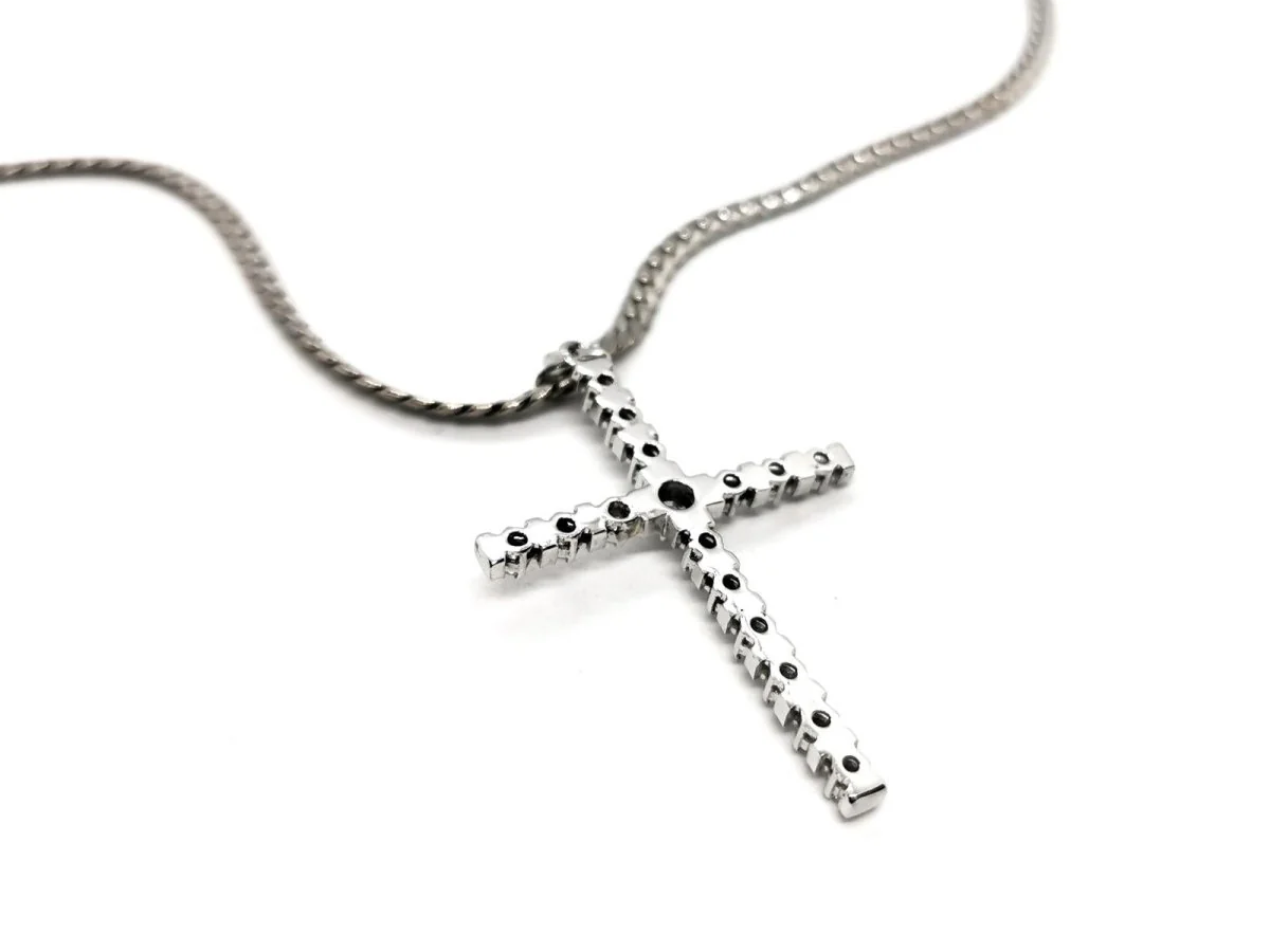 Cross pendant necklace in white gold and diamonds - Image 5