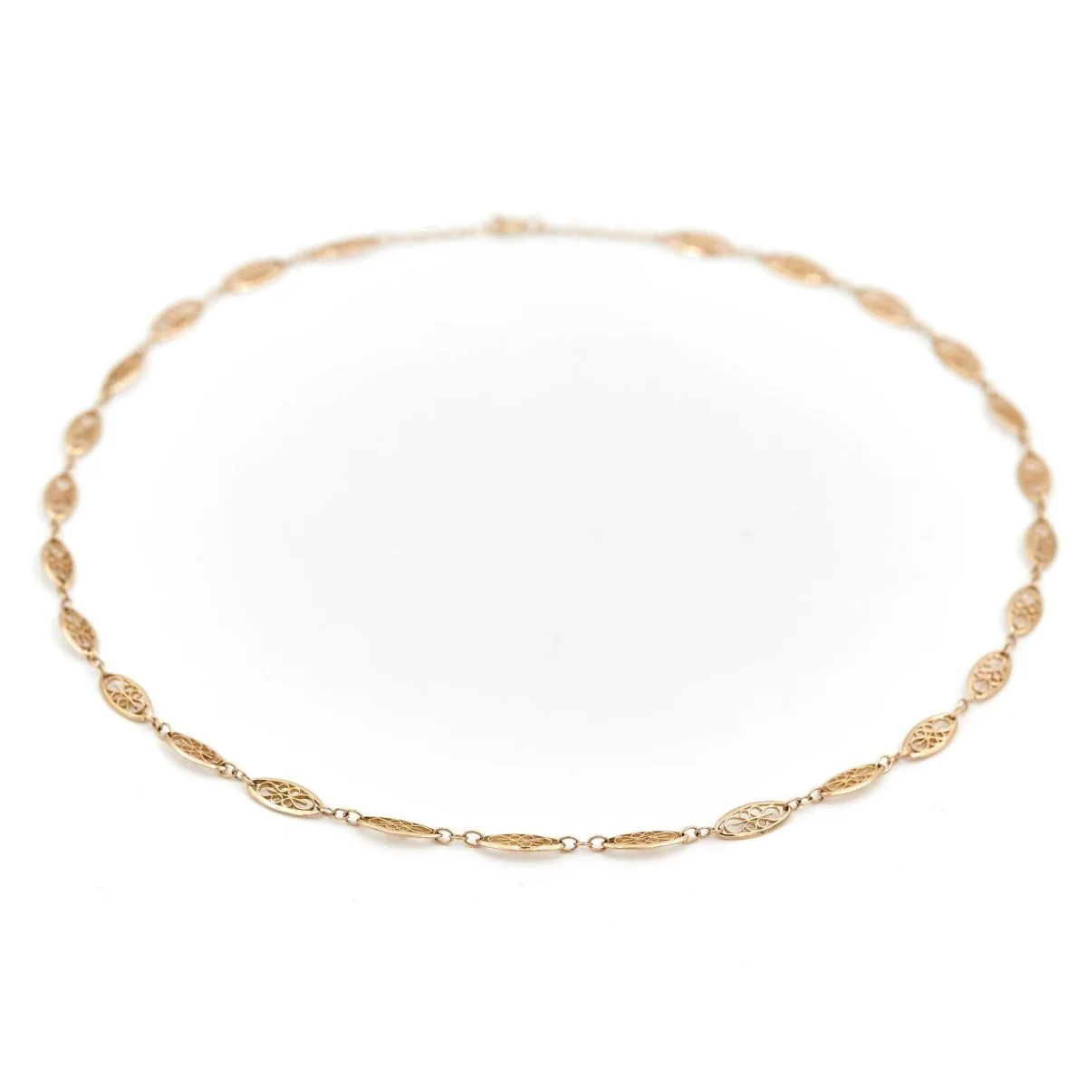 Filigree mesh chain necklace in yellow gold - Image 2